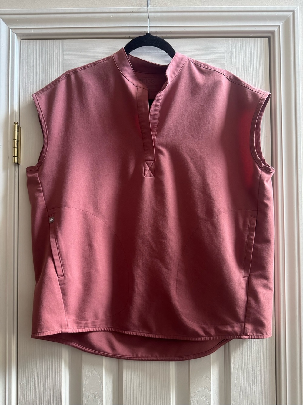 Figs Sleeveless Rafaela Split-Neck Tunic in Rose